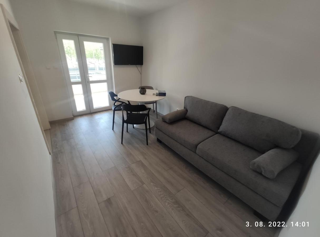 Aqua Apartments Omiš Esterno foto