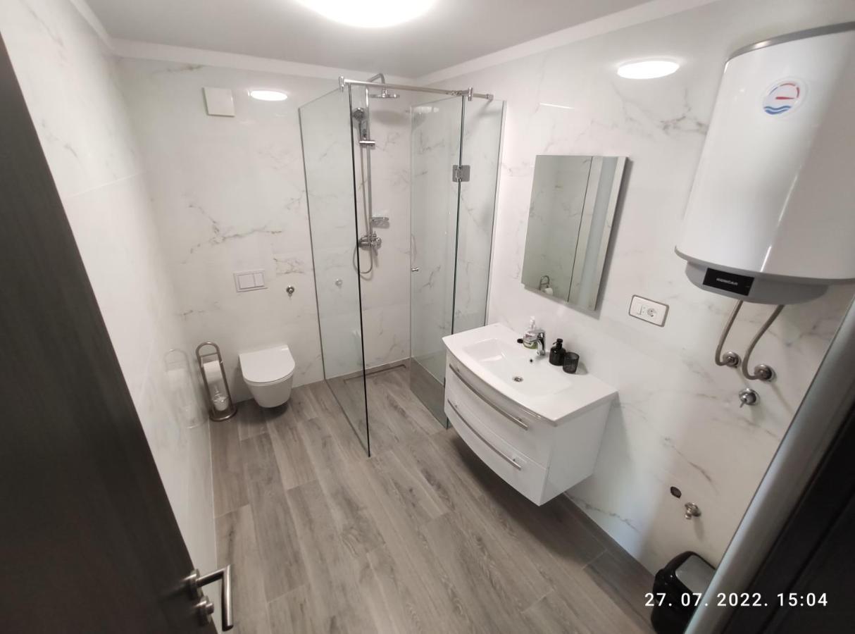 Aqua Apartments Omiš Esterno foto